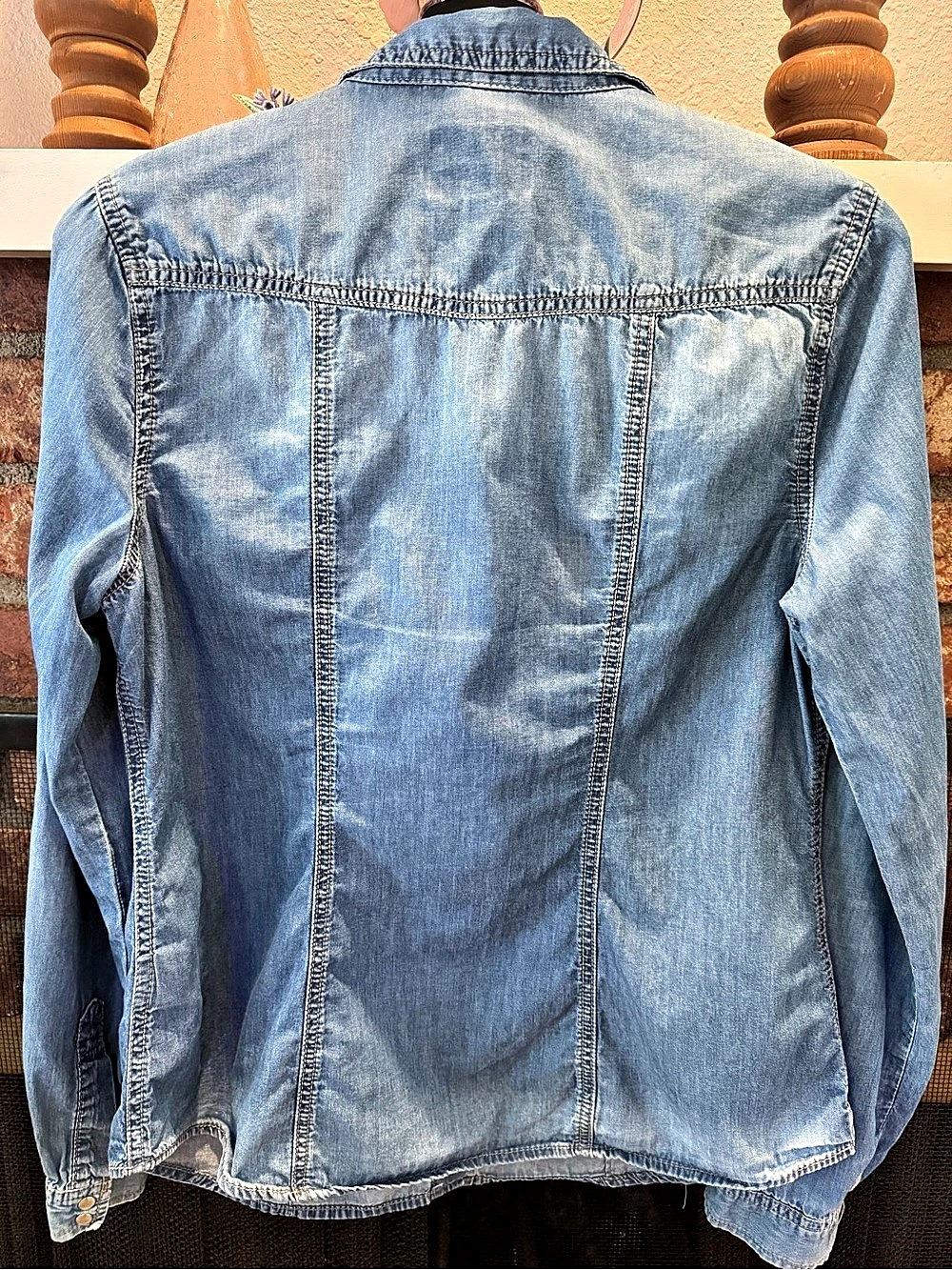 YMI Jeans Chambray Denim Pearl Snap Button Down Shirt 100% Cotton M - Picture 5 of 9